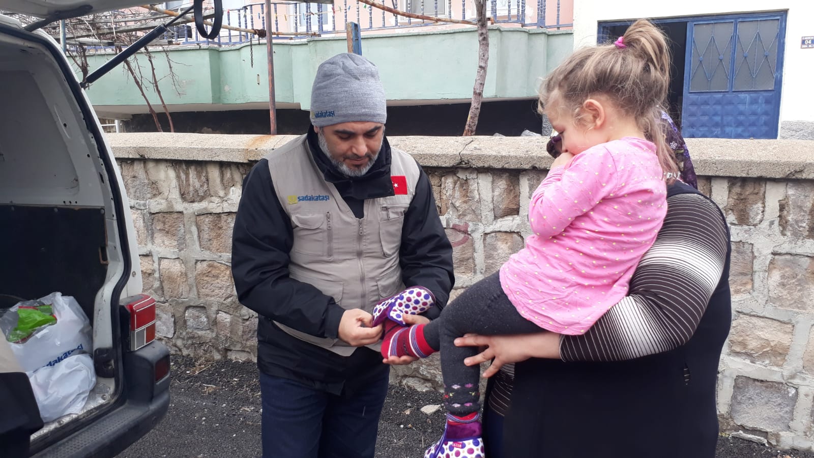 Lübnan ve Türkiye'de kış yardımı