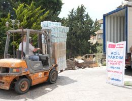 Sadakataşı öncülüğünde Lübnan’a 30 konteyner insani yardım malzemesi ulaştırıldı