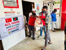 Muson felaketi yaşayan Bangladeş’e yardım ulaştırdık